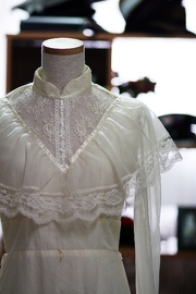 1970's Vintage Qipao-collar Lace Wedding Dress with Quirk
