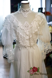 1970s Vintage Victorian Capelet Lace Wedding Dress Sz S/M