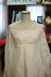 1970s Vintage Wedding Dress with Cute Bow at the back Sz