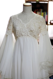 1980' s Vintage Chantilly Lace Beading Wedding Dress with