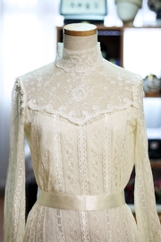 Vintage 1960s Bohemian lace wedding dress gown Size S/M