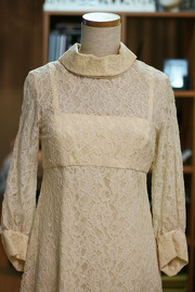 1960s Deep Ivory Full Lace Wedding Gown Sz XS/S