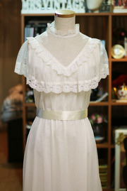 1970s Victorian Capelet Wedding Dress Sz S/M