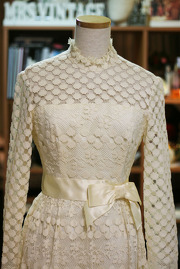 1960s Deep Ivory Crochet Wedding Dress Sz S/M