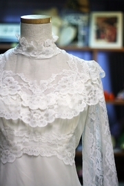 1970s Edwardian Style Lace Wedding Dress Sz M