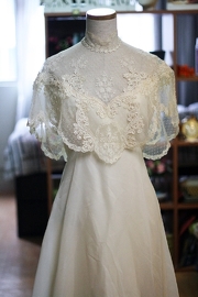 Vintage 1970s Ivory Lace Capelet Wedding Dress Sz XS/S