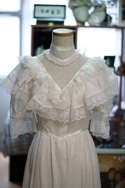 Vintage 1970’s Gunne Sax Eyelet Cotton Capelet Wedding