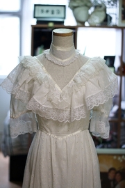 Vintage 1970’s Gunne Sax Eyelet Cotton Capelet Wedding