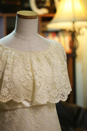 1970s Deep Ivory Full Lace Wedding Dress