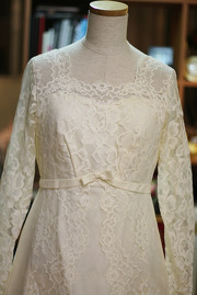 1960s Ivory Lace Wedding Dress with Long Detachable Train Sz S