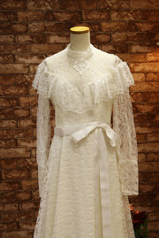1970s White Lace Sleeve Wedding Dress with Long Train Sz M/L