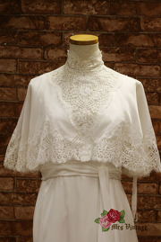 1970s Lace Satin Capelet Wedding Gown Sz M