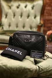 Vintage Chanel V-Stitch Quilted CC Black Lambskin Leather Quilted Shoulder Bag