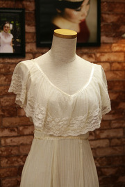 1970s Re-designed V-neck Lace Capelet Dress