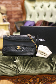 Vintage Chanel Black Quilted Leather Shoulder Bag Gold Chain CC Lock (Full set)