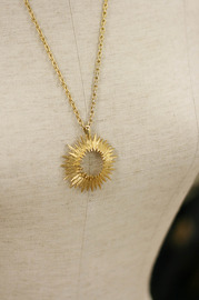 Vintage Sarah Coventry Open Starburst pendant on 22 inch goldtone chain
