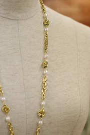 Vintage Goldtone Cunky Chain with faux Pearls Necklace