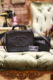 Vintage Chanel Black Caviar Leather Cosmetic Hand Bag