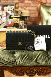 Vintage Chanel Black Vertical Leather Shoulder Flap Classic Bag