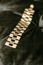 Vintage Signed SARAH COVENTRY Goldtone Chain Link Bracelet - 7.5 inches