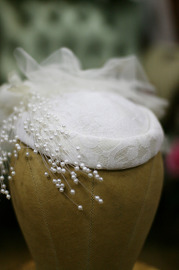 1980s Vintage White Lace Hat Fascinator