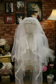1960s White Lace Headband with 3 tiers of Veils