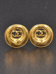 Chanel Vintage Gold Tone Round Earrings CC Logo