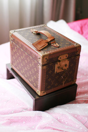 Authentic Louis Vuitton Vintage Boite Flacons Beauty Trunk Travel Train Case Box