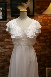 1970s Vintage White Ruffled Skirt Lace Applique Wedding Dress