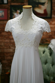 1970s Lace Wedding Dress in White U Neck