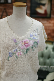 Vintage 1970s Cream Floral Sweater Size M from Japan