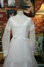 Vintage 1970s Off White Long Sleeves Wedding Gown Sz M/L