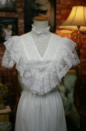 Vintage 1970s White Lace Ruffle Prairie Victorian Hippie Wedding Dress XS