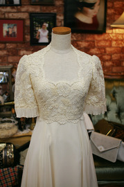 1960s Deep Ivory Lace Wedding Gown