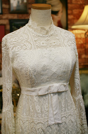 Vintage 1960s Ivory Lace Wedding Dress
