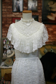 1970s Ivory Victorian Full Lace Wedding Gown Sz XS