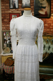 1970s Vintage Emboidered Lace Bohemian Wedding Dress XS