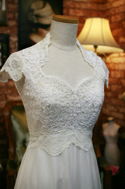 1970s Flowing Chiffon Of White Lace Wedding Gown Sz S