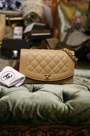 Chanel Caviar BEIGE Vintage Quilted Classic Diana Flap Bag RARE