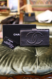 Vintage CHANEL Black Bifold Caviar Leather Wallet with Card and Box