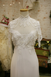 1970s White Illusion Lace with Applique Bodice Size XS