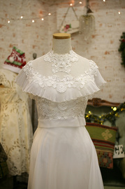 1980s White Victorian Lace Wedding Gown Sz XS