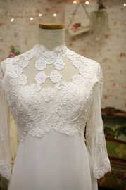 1970s White Lace Wedding Gown Sz S