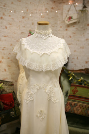 1970s Deep Ivory Lace Wedding Long Train Gown Sz S