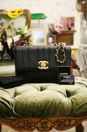 Chanel Vintage Vertical Patten Black Quilted Caviar Leather Shoulder Jumbo Bag Gold Chain