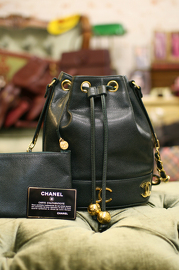 Vintage Chanel Green Caviar Leather Bucket Bag with Golden CC Logo at the Bottom