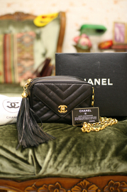 Vintage Chanel Black V Stitch Caviar Leather Shoulder Bag (Full Set)