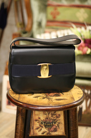 Vintage Authentic Ferragamo Navy Calf Leather Shoulder Bag Rare Style