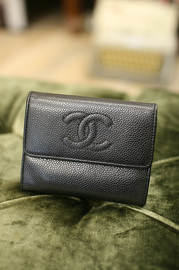 Chanel Pre owned Black Caviar Leather Small Wallet with Card and Box