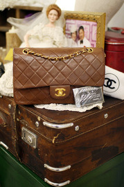 Vintage Chanel 2.55 Honey Brown Quilted Leather Shoulder Bag Double Chain RARE 25cm